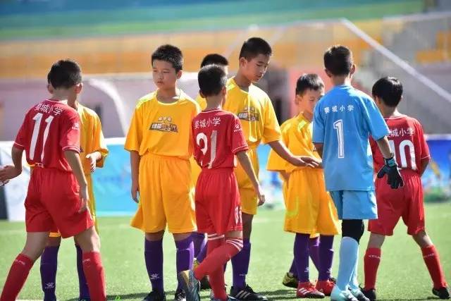 俱乐部杯-米奇26+17青岛胜同曦 林崴19分